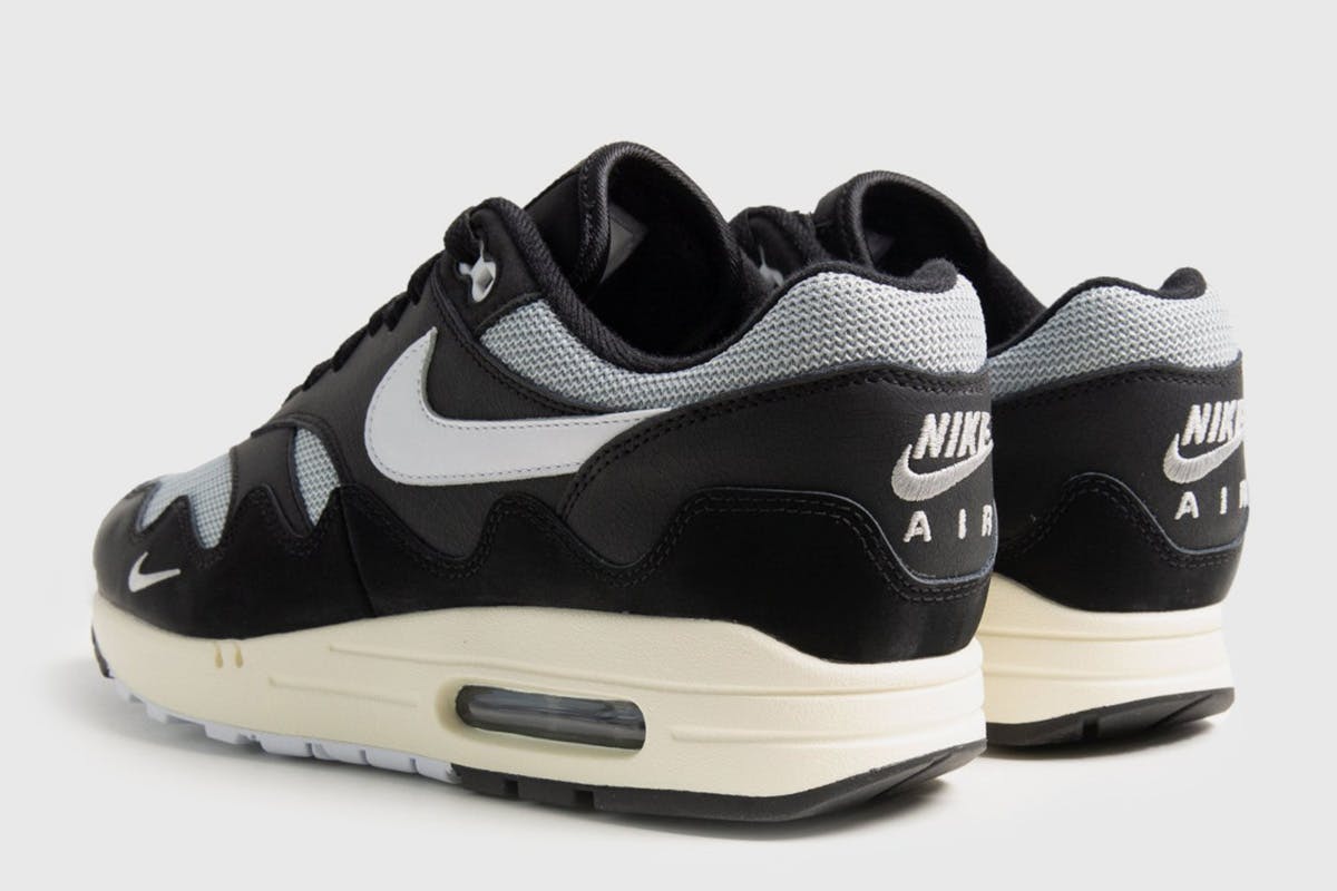 black and white air max one